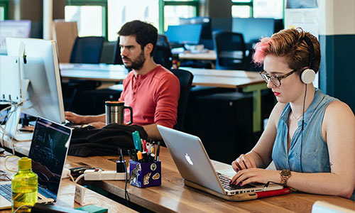 flexible desk at Vibranium Inside